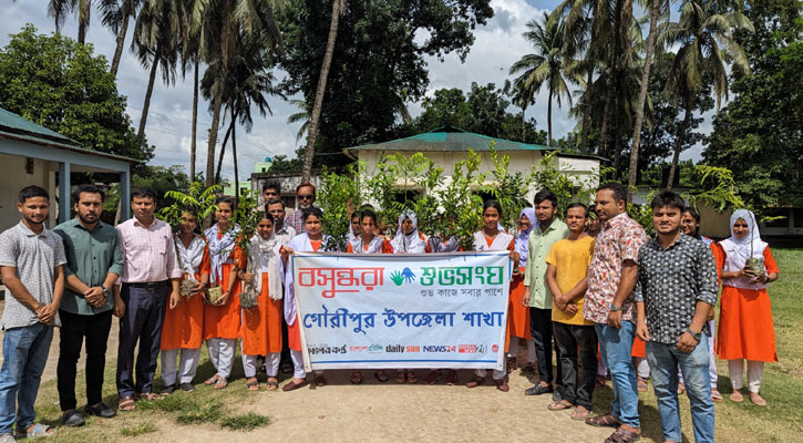 গৌরীপুরে বসুন্ধরা শুভসংঘের উদ্যোগে শিক্ষার্থীদের মাঝে চারা বিতরণ