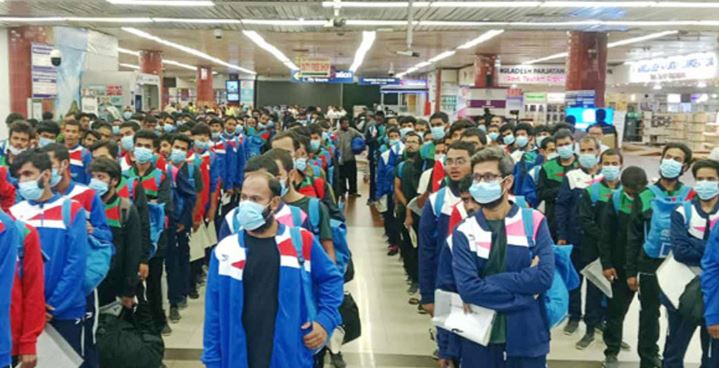 লিবিয়া থেকে দেশে ফিরলেন আরও ১৭৬ বাংলাদেশি