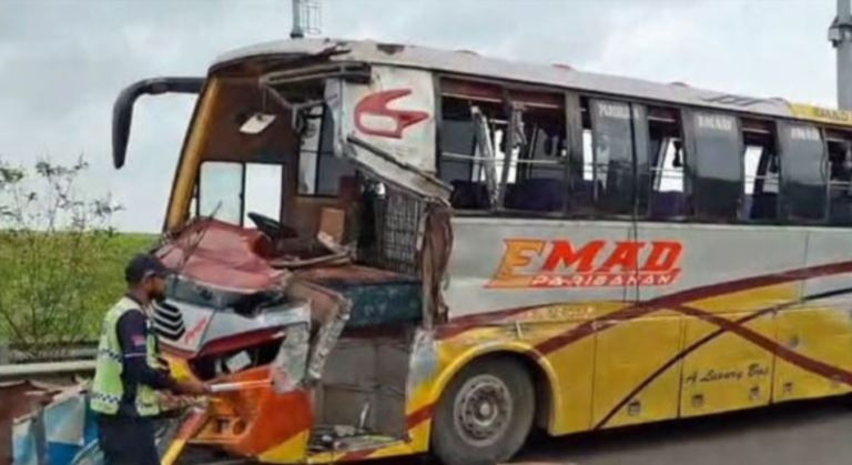 ঢাকা-মাওয়া এক্সপ্রেসওয়েতে বাস সংঘর্ষে হেলপার নিহত, আহত ৫