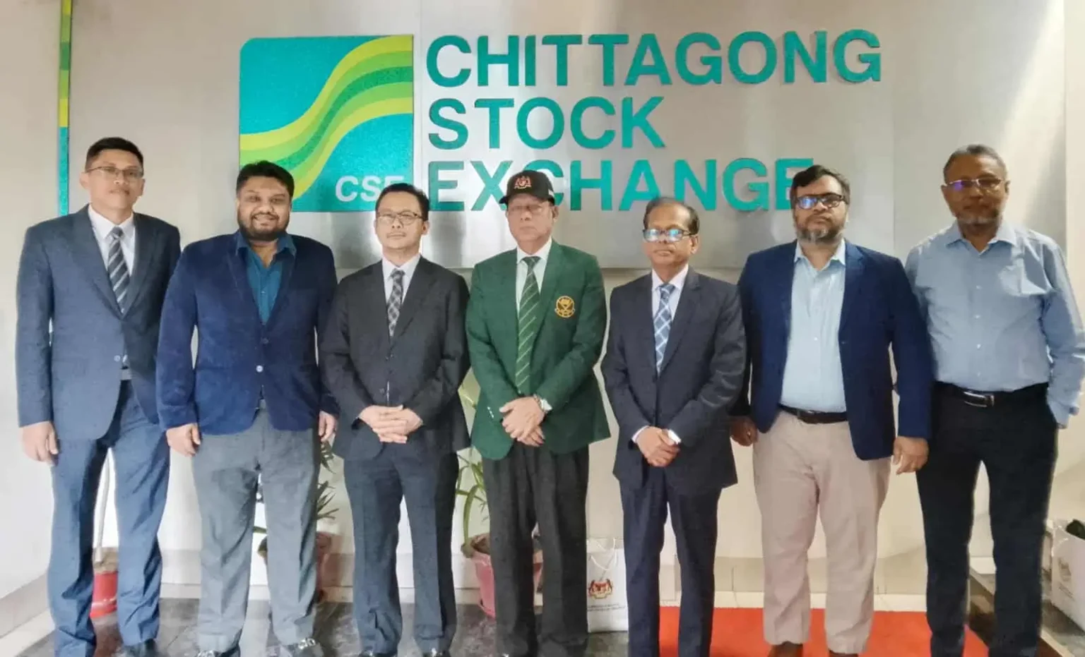 মালয়েশিয়ার রাষ্ট্রদূতের সিএসই পরিদর্শন, কমোডিটি মার্কেট উন্নয়নে সহযোগিতার আশ্বাস