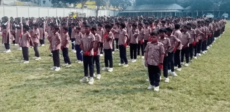 উপদেষ্টার আগমন উপলক্ষে রোদে দাঁড়িয়ে শিক্ষার্থীদের ভোগান্তি, অসুস্থ দু’জন