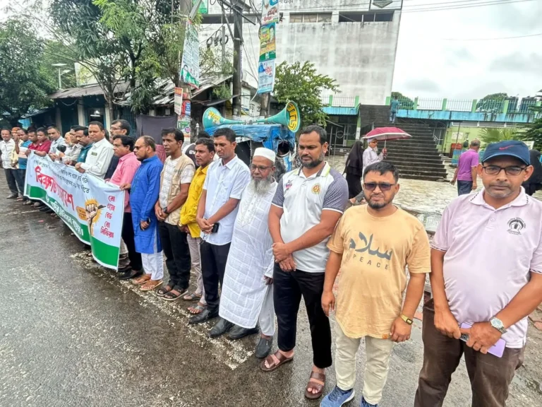 ন্যায়বিচার ও সাংবাদিকদের অধিকার প্রতিষ্ঠায় ঐক্যবদ্ধ হওয়ার আহ্বানে বিক্ষোভ সমাবেশ