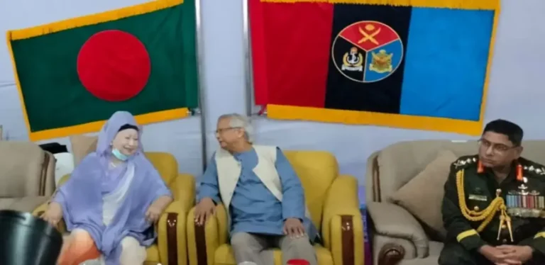 সশস্ত্র বাহিনী দিবসের অনুষ্ঠানে সেনাকুঞ্জে খালেদা জিয়া