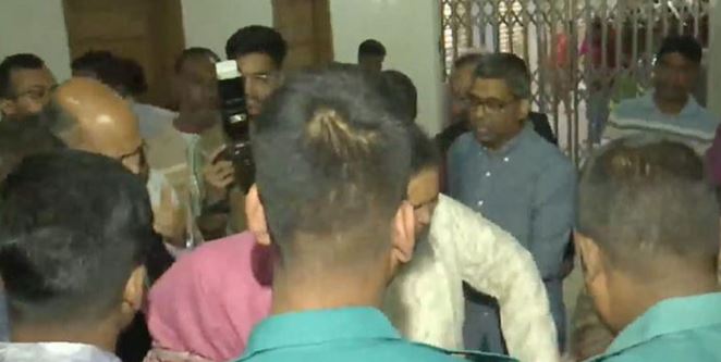 রাজশাহীতে বিচারকের ছেলেকে বাসায় ঢুকে ছুরিকাঘাতে হত্যা