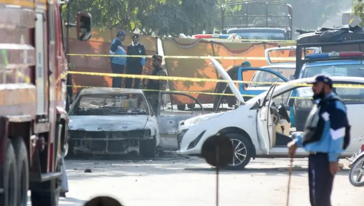 ইসলামাবাদের আদালতের বাইরে ভয়াবহ আত্মঘাতী হামলা, নিহত ১২