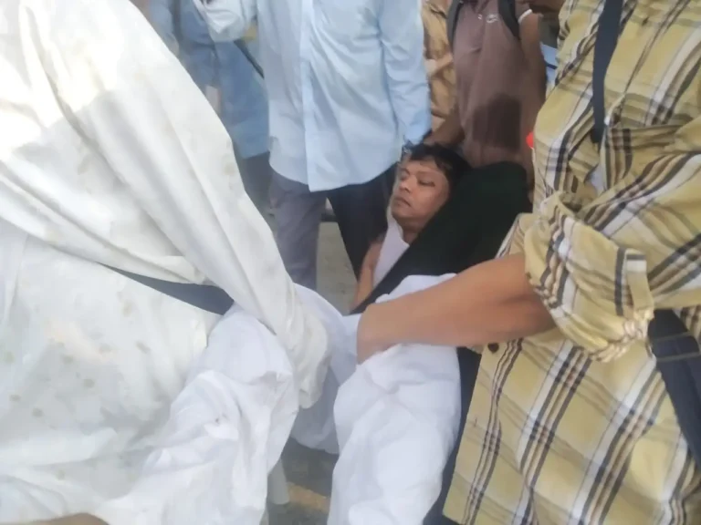 পুলিশের পিটুনির পর কর্মবিরতিতে সরকারি প্রাথমিক বিদ্যালয়ের শিক্ষকরা