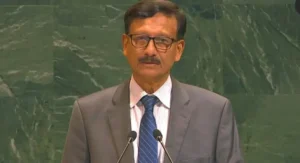 অনেক উপদেষ্টা কূটনৈতিক পাসপোর্ট সারেন্ডার করেছেন, আমি করিনি: পররাষ্ট্র উপদেষ্টা