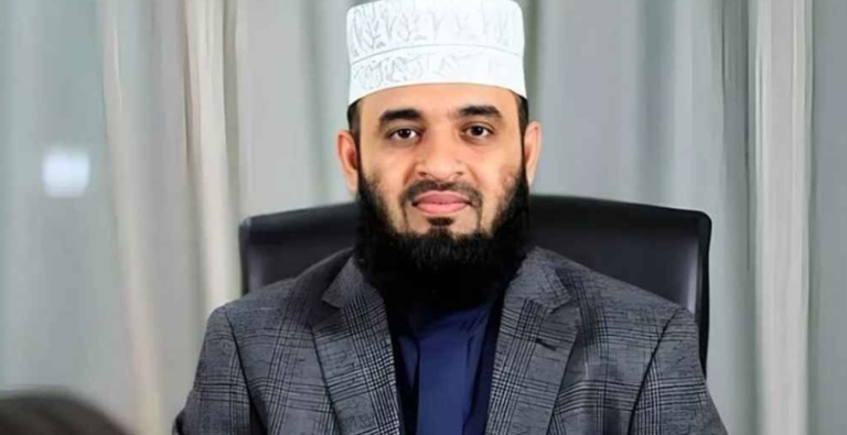 বিজয় দিবসে আজহারীর ফেসবুক পোস্ট: সার্বভৌমত্ব রক্ষায় দৃঢ় হওয়ার আহ্বান