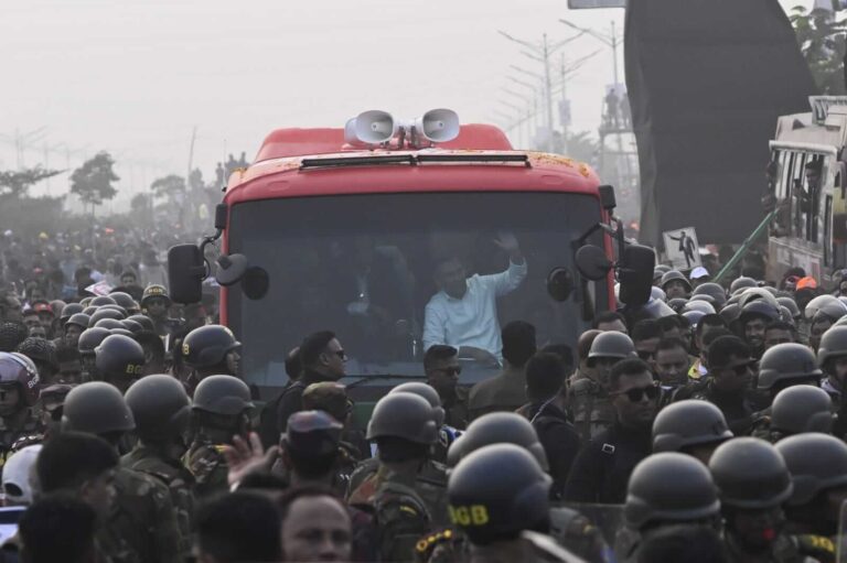 দেশে ফিরেই জনসমর্থনের জোয়ার, কৃতজ্ঞতা জানালেন তারেক রহমান