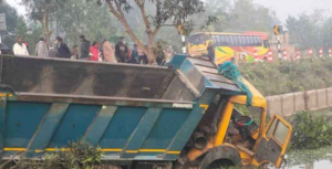 নওগাঁয় ডাম্প ট্রাকের চাপায় নিহত ৫