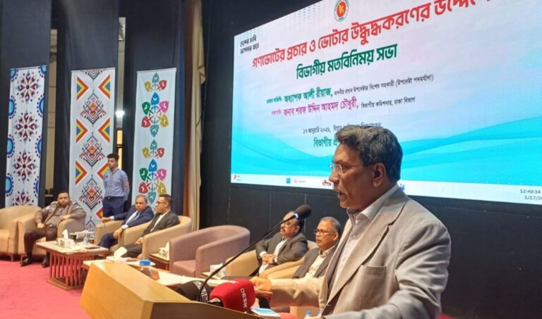 গণভোটে সরকারি কর্মচারীদের ‘হ্যাঁ’ ভোটের পক্ষে প্রচারে আইনি বাধা নেই: আলী রীয়াজ