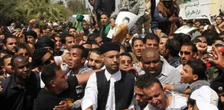 গাদ্দাফি পুত্র সাইফ আল-ইসলামের জানাজায় হাজারো মানুষের উপস্থিতি