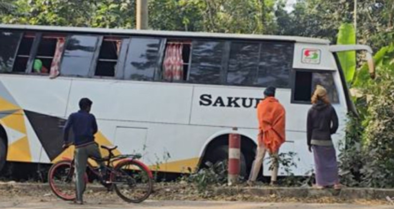 বরিশালে সাকুরা পরিবহণের বাসচাপায় গ্রামীণ ব্যাংক কর্মচারীর মৃত্যু