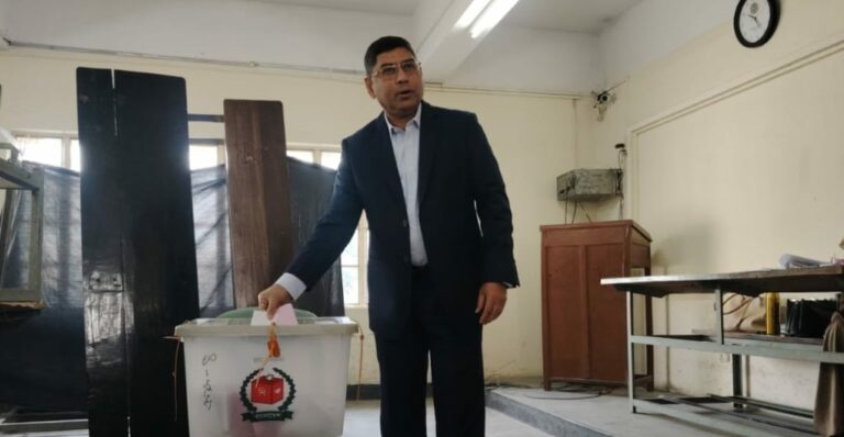 দেড় বছরের অপেক্ষার অবসান, নির্ভয়ে ভোট কেন্দ্রে আসুন: সেনাপ্রধান