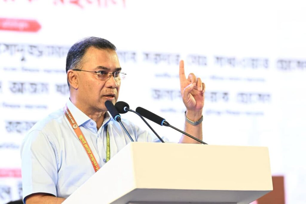 সরকারি অনুষ্ঠানের ব্যানার-বিলবোর্ডে প্রধানমন্ত্রীর ছবি ব্যবহার নিষিদ্ধ
