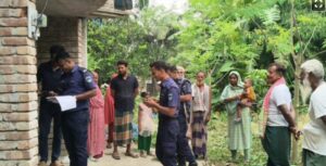 শিক্ষককে প্রাণনাশের হুমকি, বাড়ি থেকে বোমাসদৃশ বস্তু-চিরকুট উদ্ধার