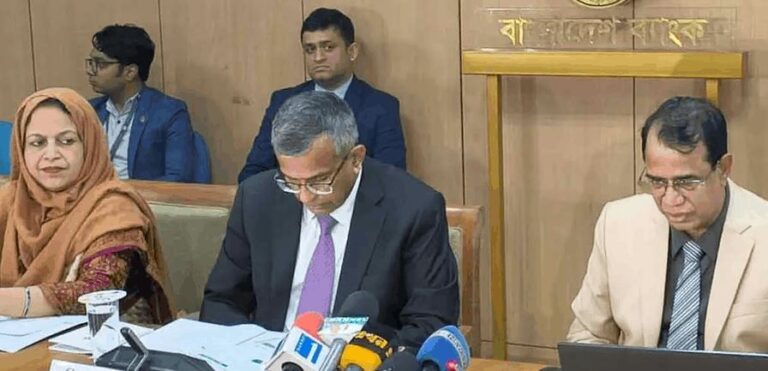 নীতি সুদহার অপরিবর্তিত, বেসরকারি ঋণ প্রবৃদ্ধির লক্ষ্য কমিয়ে নতুন মুদ্রানীতি