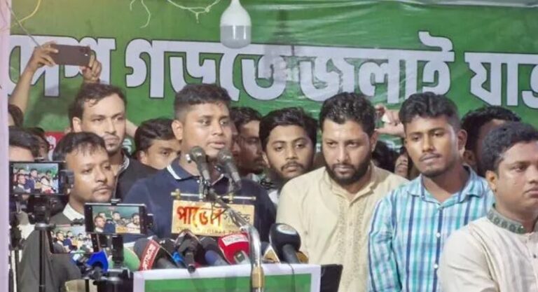 চাঁদাবাজ-দুর্নীতিবাজদের শুধু হাতবদল হয়েছে, পরিবর্তন আসেনি: হাসনাত আব্দুল্লাহ