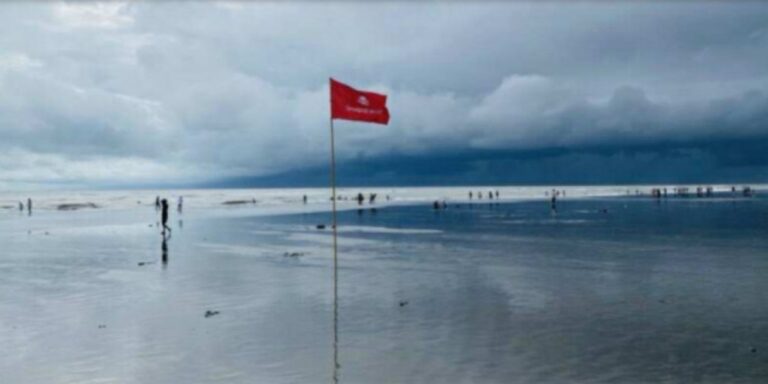 লঘুচাপের প্রভাবে বাড়বে বৃষ্টি, চার সমুদ্রবন্দরে ৩ নম্বর সতর্ক সংকেত