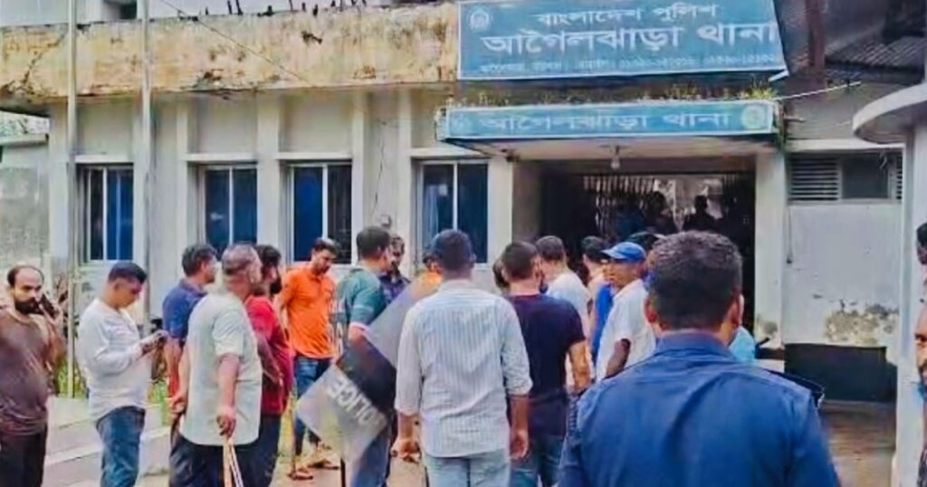 আসামির মৃত্যুর গুজবে বরিশালে থানায় হামলা-ভাঙচুর, আহত পুলিশ সদস্য