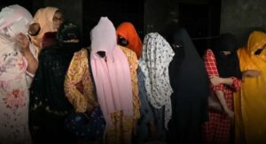 সিলগালা ভেঙে গোপনে হোটেল পরিচালনা, বগুড়ায় নারী-পুরুষসহ আটক ২০