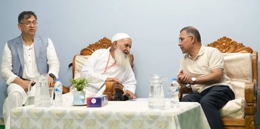 হেফাজতের আমির আল্লামা শাহ মুহিব্বুল্লাহ বাবুনগরীর সঙ্গে প্রধানমন্ত্রীর সাক্ষাৎ