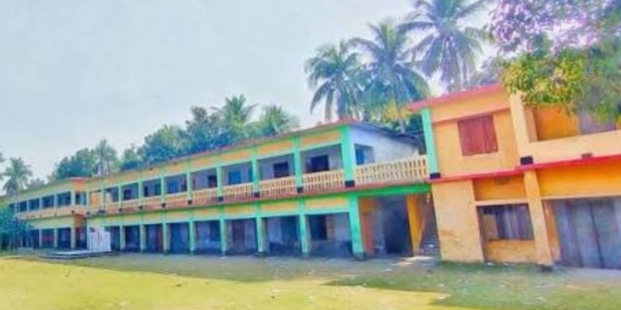 বিদ্যালয়ের বাথরুম থেকে হাত-পা বাঁধা অবস্থায় নবম শ্রেণির ছাত্রী উদ্ধার