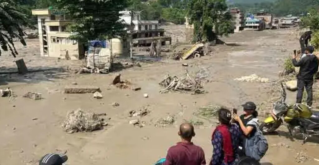 নেপাল-তিব্বতে বন্যায় নিহত হাজার ছাড়িয়েছে; এখনও আটকা বহু শ্রমিক