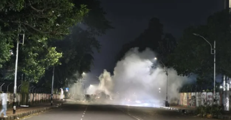 ঢাবি এলাকায় তিনটি ককটেল বিস্ফোরণ