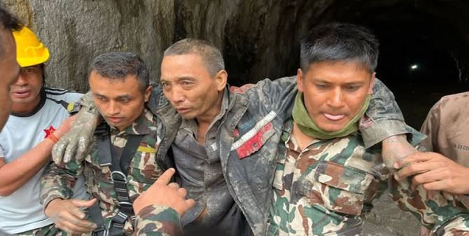 নেপালের সুড়ঙ্গ থেকে বন্যার ১০ দিন পর চীনা নাগরিককে জীবিত উদ্ধার