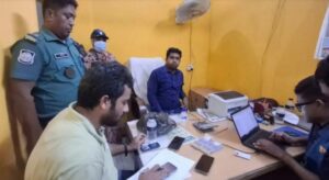 ঘুষের দুই লাখ টাকাসহ সাব-রেজিস্ট্রার আটক