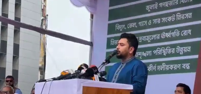 লংমার্চে নাহিদের স্লোগান, ‘গ্যাস দে, বিদ্যুৎ দে, নইলে গদি ছাইড়া দে’