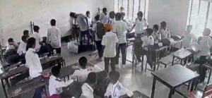 শ্রেণিকক্ষে ঢুকে শিক্ষার্থীকে ‘আছাড়’ মারার অভিযোগে অভিভাবক গ্রেপ্তার