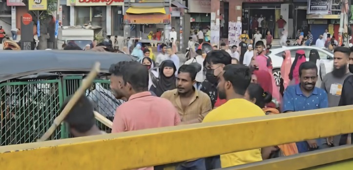 উত্তরায় দুই ঘণ্টা পর সড়ক ছাড়লেন পোশাকশ্রমিকরা, যান চলাচল স্বাভাবিক