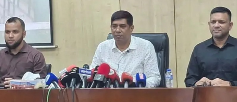 পিস্তল হাতে অভিযানে প্রতিমন্ত্রী ইশরাক, আইনের ব্যত্যয় হলে ব্যবস্থা
