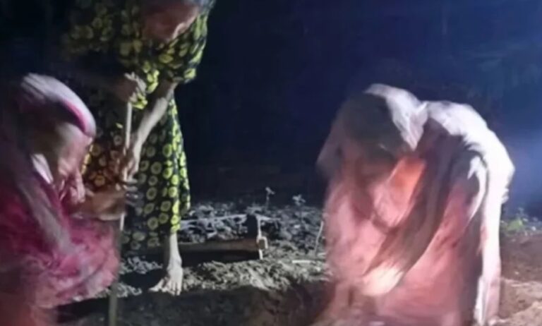 সাঈদীর মামলার বাদী মানিক পশারীকে রাতে দাফন, কবর খুঁড়লেন পরিবারের নারীরা