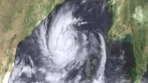 সাগরে ঘূর্ণিঝড় ‘অর্ণব’, চার সমুদ্রবন্দরে ২ নম্বর সংকেত